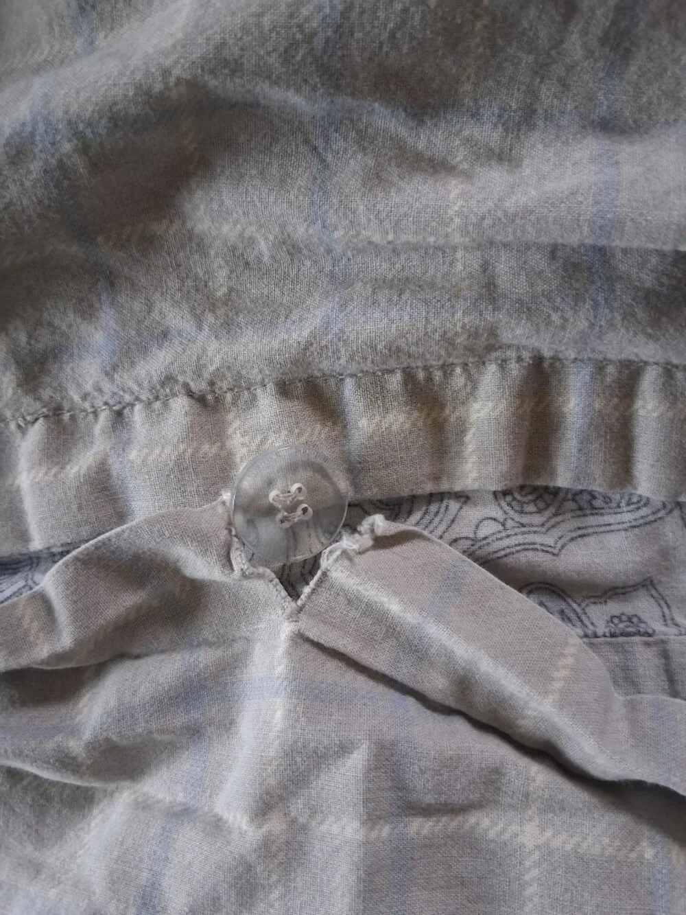 Tommy Hilfiger Grey Background Blue Accents F/Q REVERSE Duvet Cover Set + Drapes